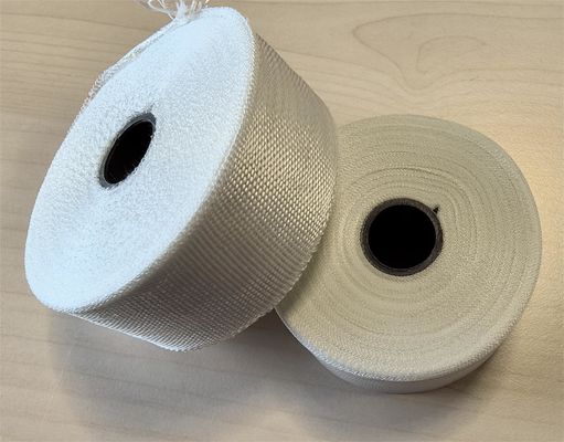 0.13mm 厚さ ガラスの布の隔熱テープ 断裂強度 ≥250N/10mm X100mm 非アルカリ性
